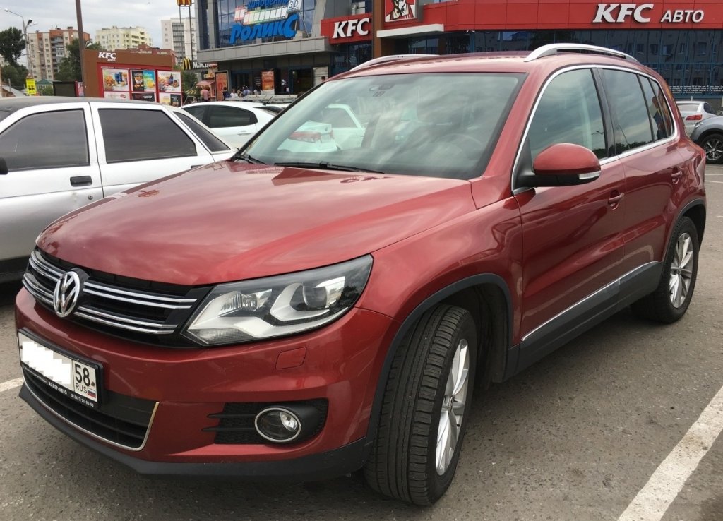 Tiguan красный 2008