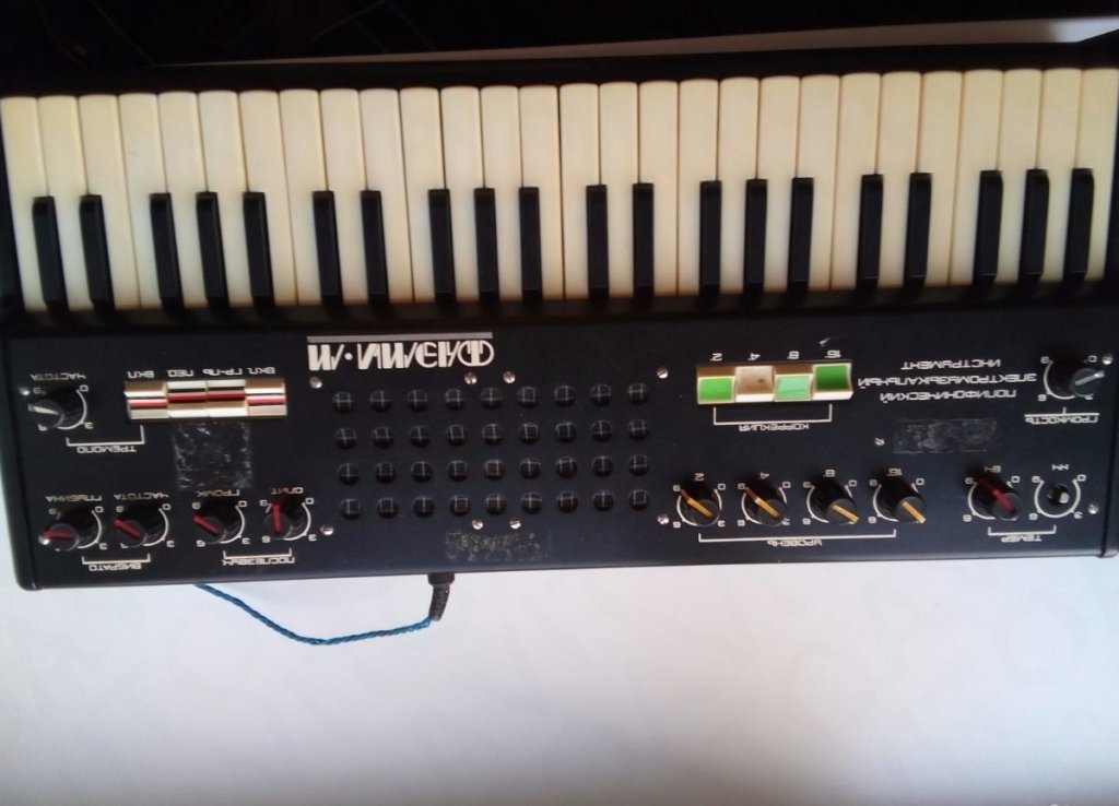 Синтезатор denn 49. Medeli mc780. Синтезатор в уфе. Roland синтезатор пианино. Синтезатор denn dek494.