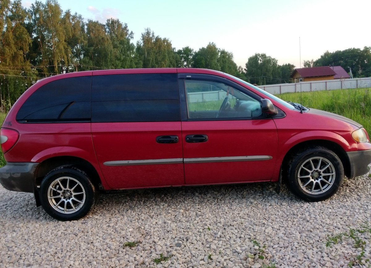 Караван бензин. Dodge Caravan 2001. Додж Караван 2001. Додж Караван 2001 года бордовый цвет. Додж Караван бордовый.