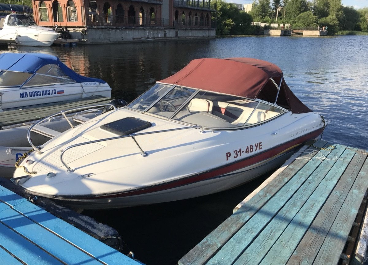 Лодки самарская область. Bayliner Capri 1952. Bayliner 1952. Катер Байлайнер 1952. Bayliner Capri 1952 катер.