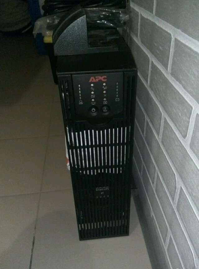 Rt 3000. Smart ups RT 3000.