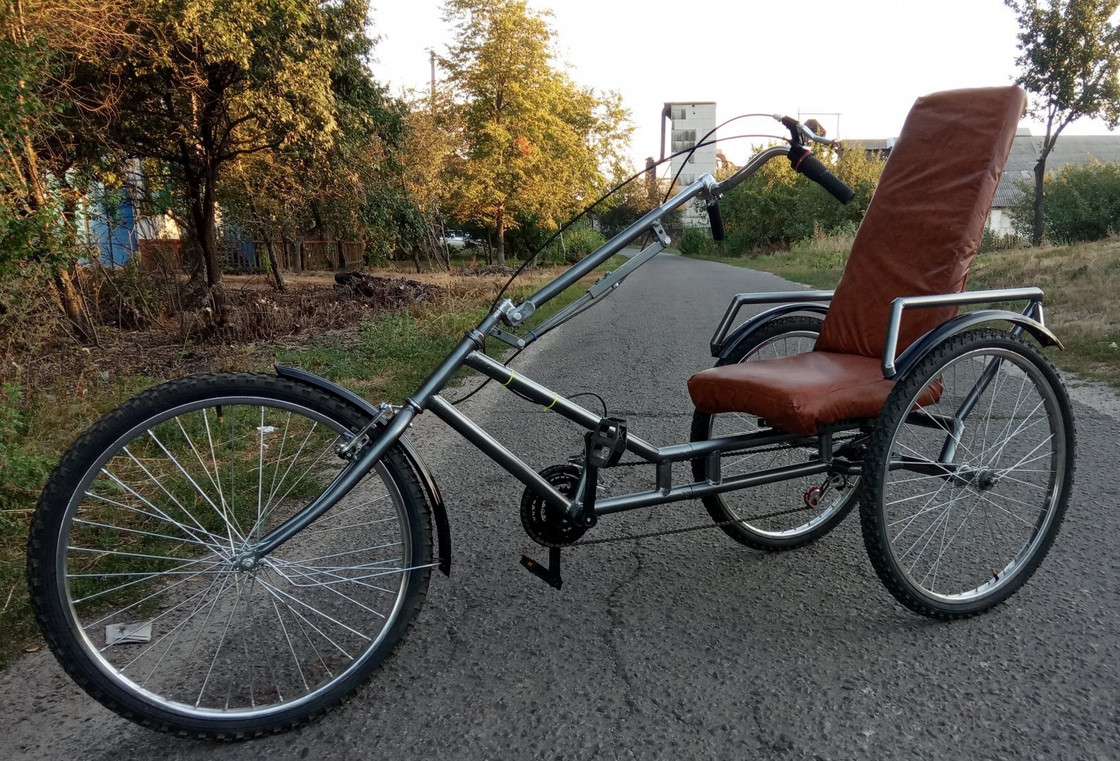 Продам велосипед дорожные в Валуйках, Трёхколёсные ы с горизонтальной посадкой для