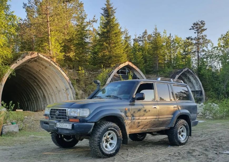 В городе Петрозаводск, Организация Из Лесу внедорожные путешествия, демонстрирующие