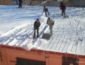 Услуги по уборке снега и наледи с крыш.  Строительная компания О «Дизайн строй гарант» - Производит...