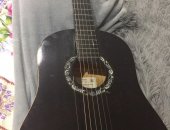 Продам гитару в Тюмени, Гитара Немного лопнута Играет отлично В подарок несколько струн