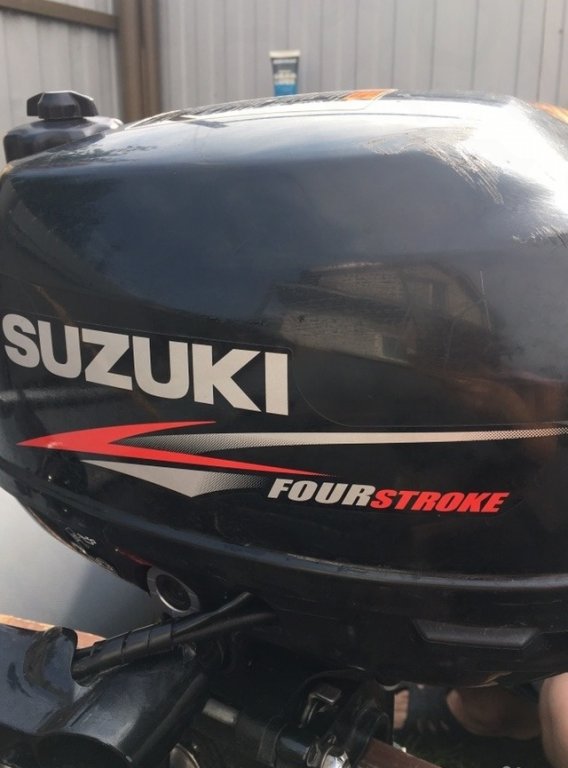 Лодочный мотор stroke. Лодочный мотор Suzuki four stroke.