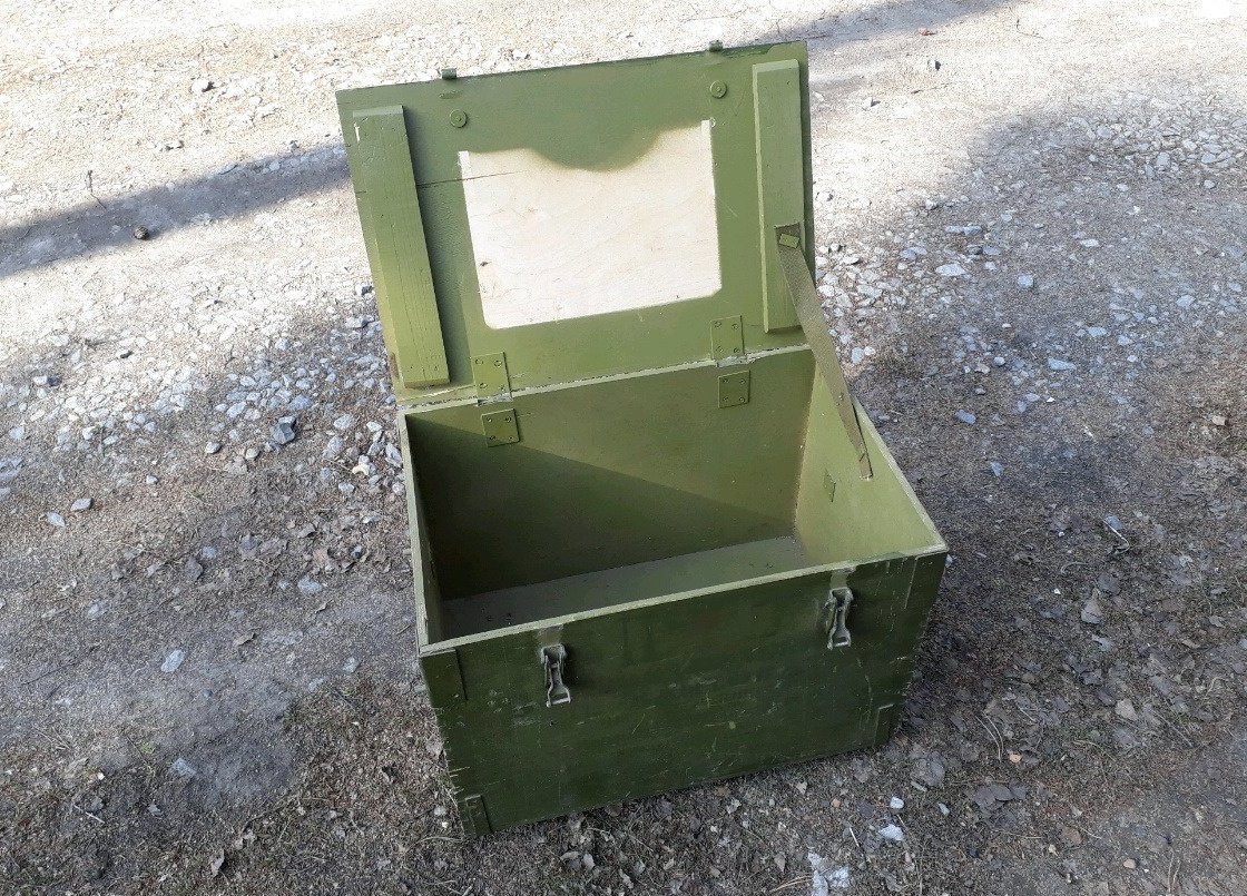 Открытый армейский ящик
