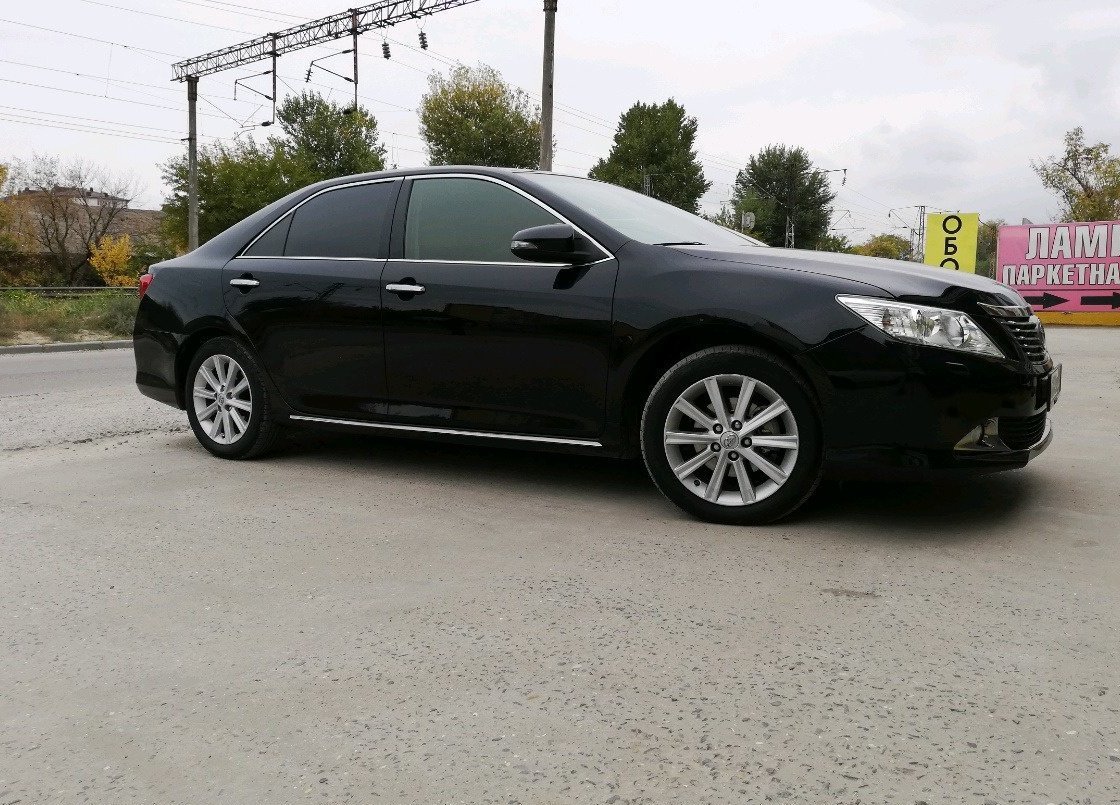 Camry бензин. Таёта Камри н 870 са 32 ригион мовски. Тойота Камри Махачкала. Toyota Camry 2012 чёрный Махачкале. Камри 001 Махачкала.