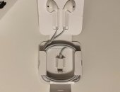 Продам наушники в Москве, Apple EarPods, Новые EarPods с разъемом Lightning из комплекта