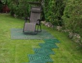 Готовые пластиковые плитки для сборки садовых дорожекСборка садовой дорожки на д